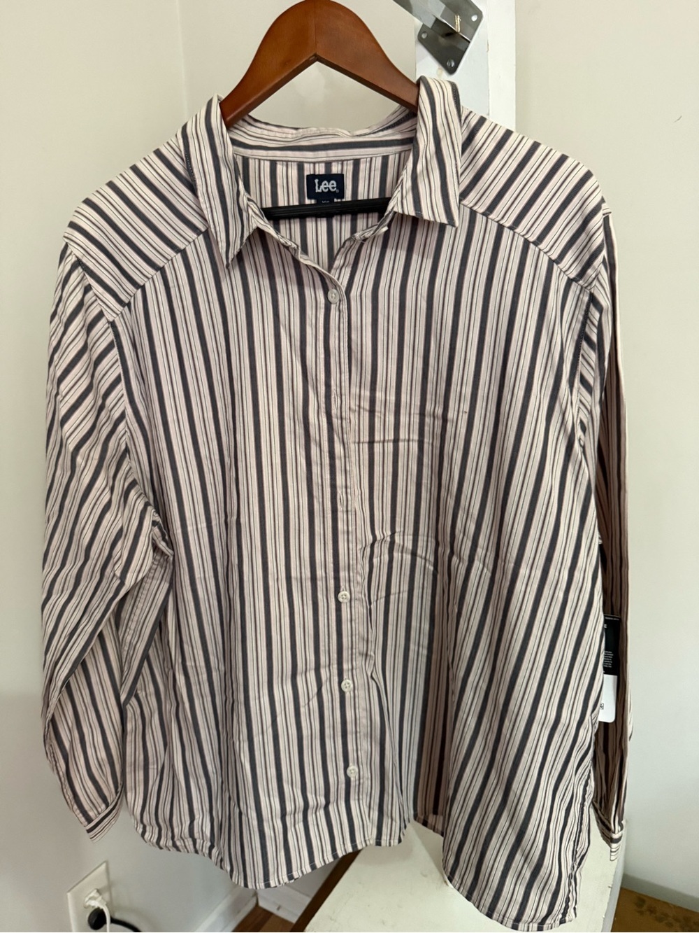 NWT Lee No Gap Button Up Shirt
